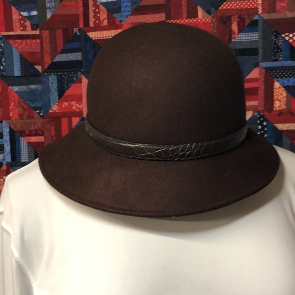 Liz Claiborne brown wool hat. - Picture 2 of 7
